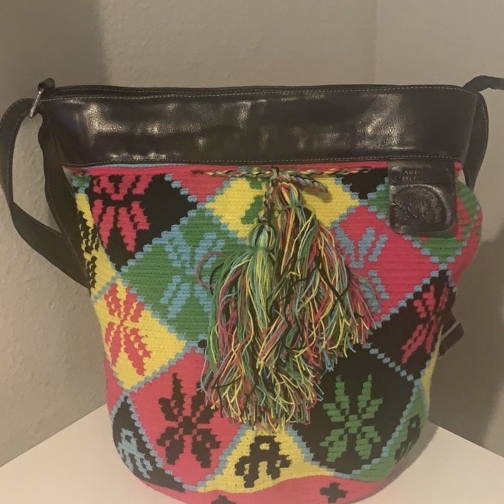 Handmade Wayuu Mochila with Leather
